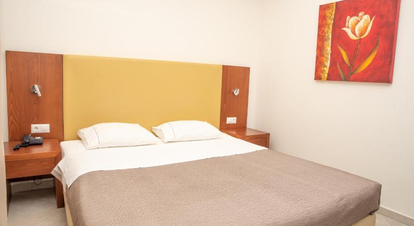 Image of Family Suite with Sea View 8