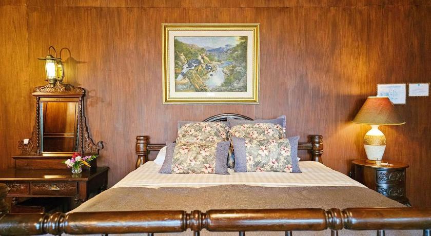 Image of Suite Room Double or Twin 9