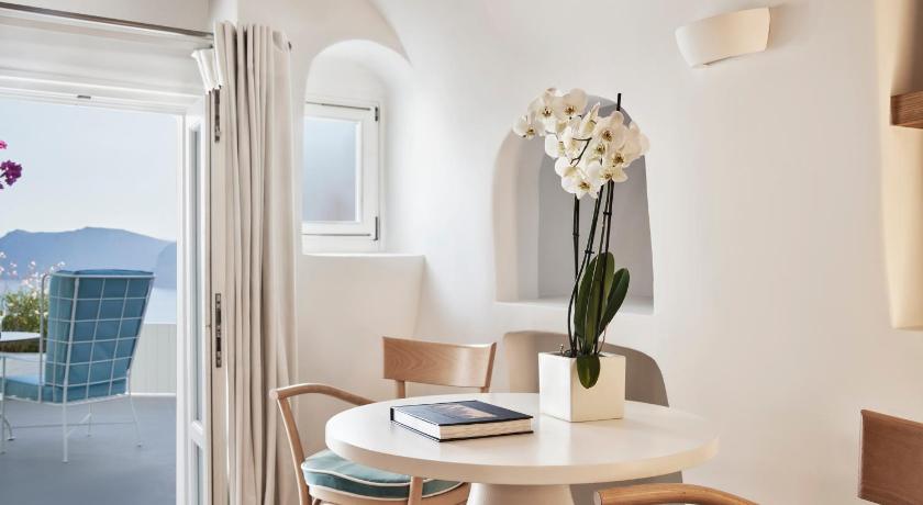 Image of Junior Suite Caldera View 6