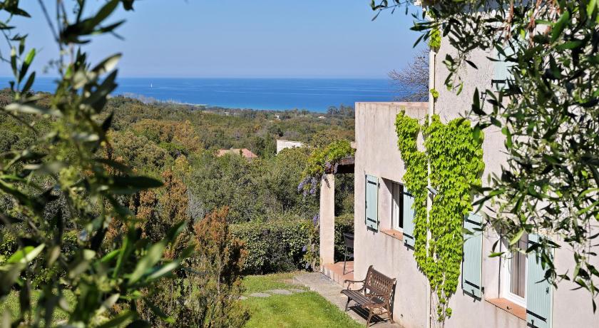 Foto di Domaine Punta della Guardia villa vue mer dans nature protégée, plage à 1,5 km - Prenotazione scontata Agoda