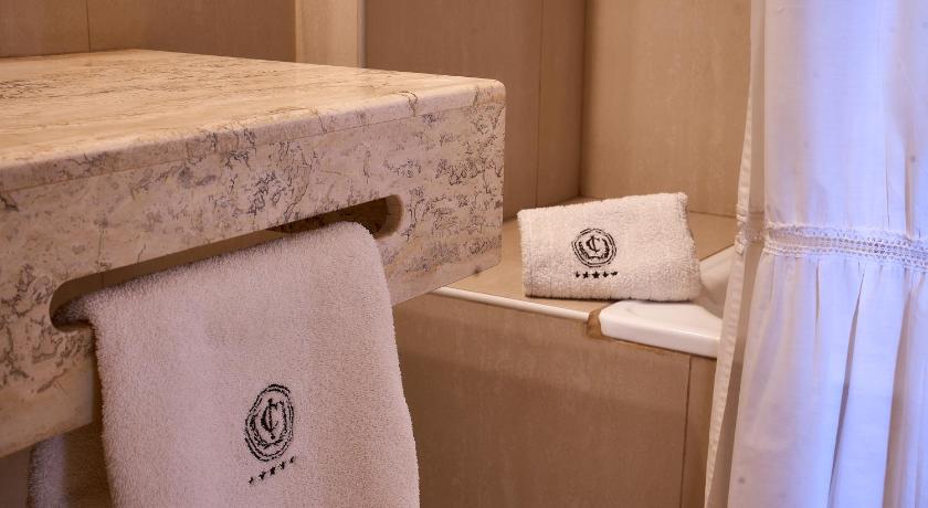 Image of Suite Room 12