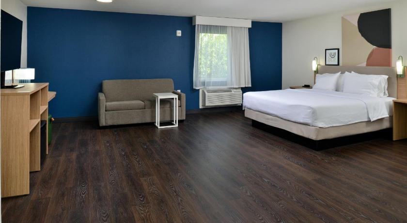 Afbeelding van 1 KING BED WITH SOFABED 0