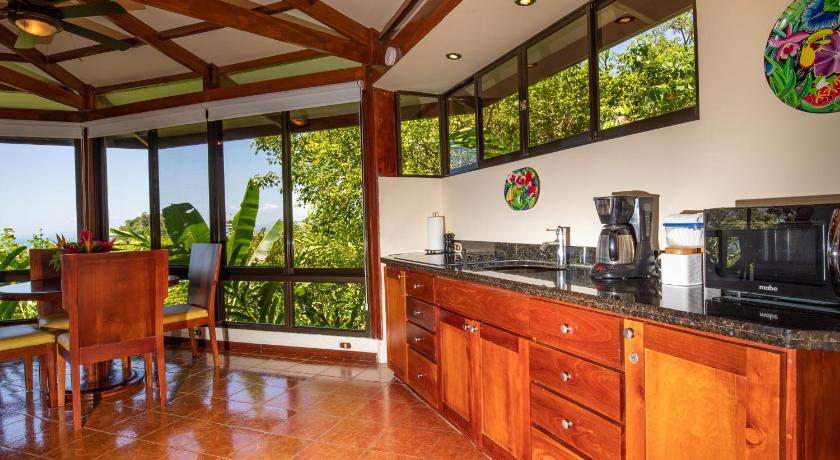 Image of Tulemar Bungalow 6