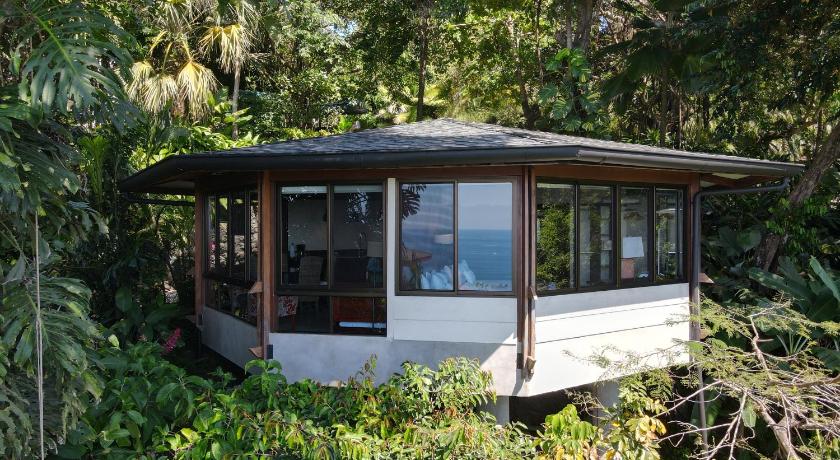 Image of Deluxe Bungalow 9