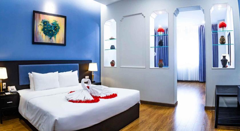 Zdjęcie: Suite with Complimentary minibar and 1 set of laundry/person/day (not accumulated) (Suite with Complimentary mini-bar and 1 set of laundry/person/day (not accumulated)) 1