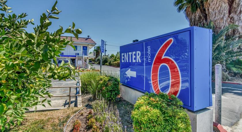 Motel 6-Stockton, CA - Charter Way West