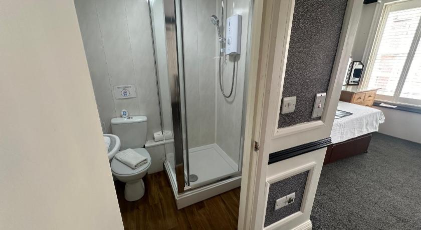 Image of Deluxe Double Room with Extra Bed 2