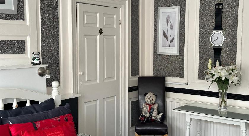 Image of Deluxe Double Room with Extra Bed 5