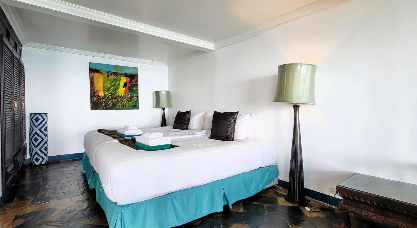 Image of Deluxe Suite Ocean View 11