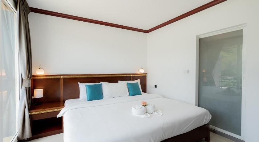 Image of Deluxe with Balcony 9