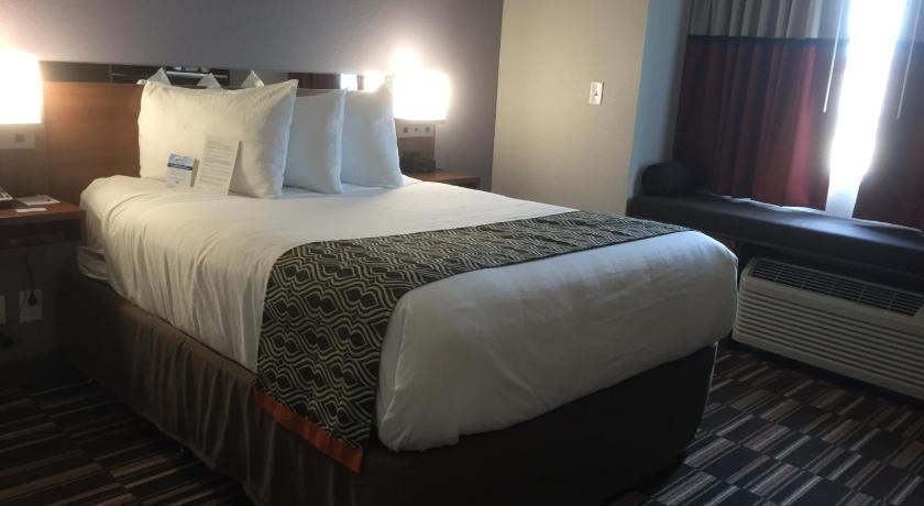 Microtel Inn and Suites by Wyndham Sweetwater photo