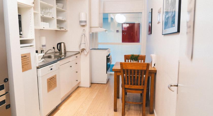 Image of Private Double Room with Shared Bathroom 1