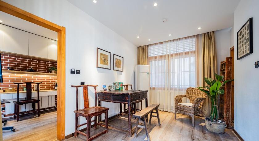 Image of Deluxe Suite with Yard-view 4
