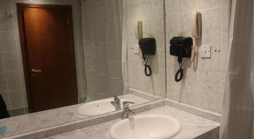 Image of Deluxe Family Triple 4