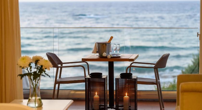 Image of Luxury Superior Room Beach Front 16
