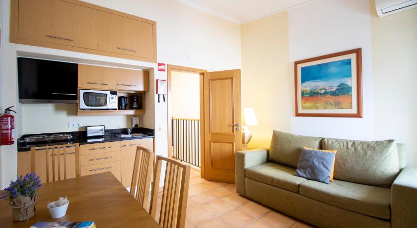 รูปของอพาร์ตเมนต์มาตรฐานแบบ 1 ห้องนอน (Standard One-Bedroom Apartment) 1