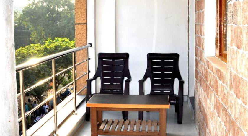 Srirathna Temple View Inn - image 7