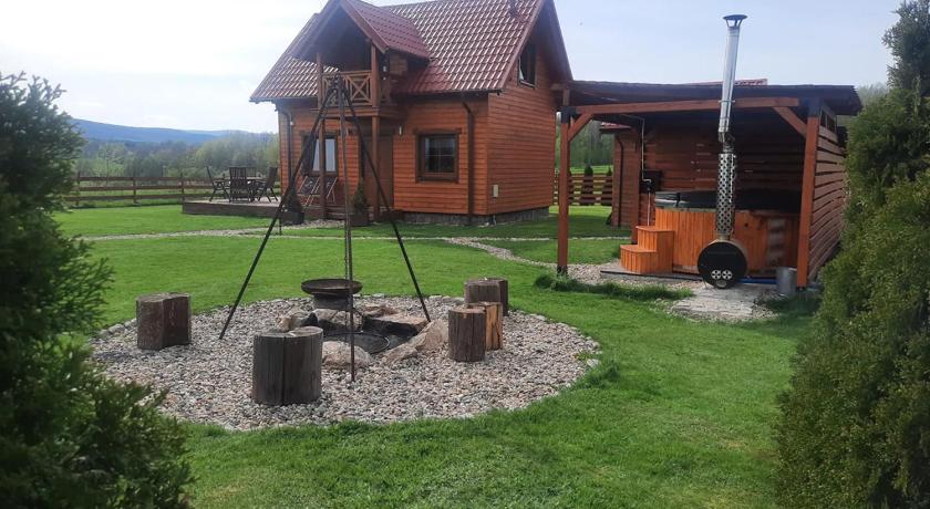 Foto Drewniane domki z balią i widokiem na Góry - Klimatyczny Kompleks w Górach Izerskich #Widogruszka - Booking Diskon Spesial