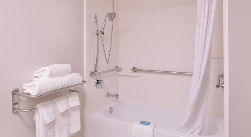 Afbeelding van Suite met Bad Toegankelijk voor Gasten met een Lichamelijke Beperking - Rookvrij (Suite with Mobility Accessible Tub - Non-Smoking) 2
