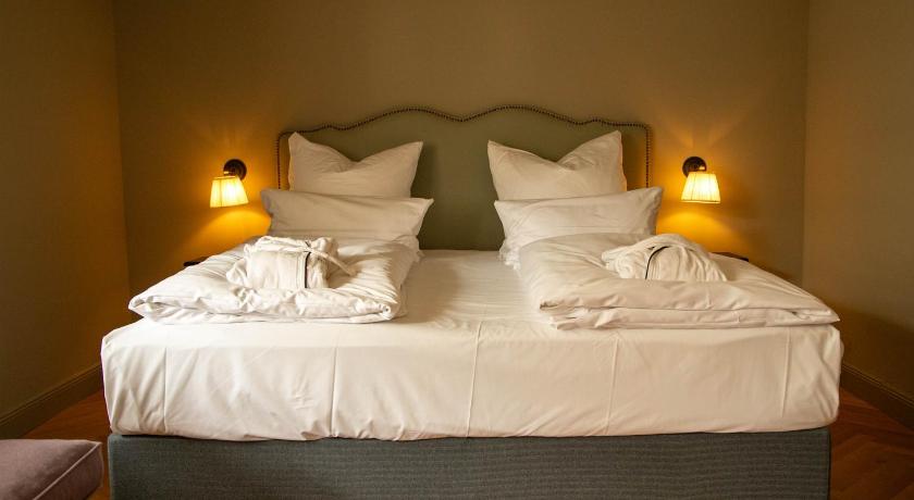Image of Junior Suite with Balcony 3