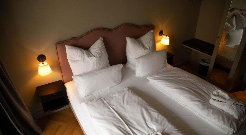 Image of Standard Double Room with Balcony 4