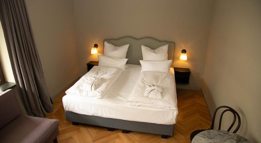 Image of Superior King Room 3