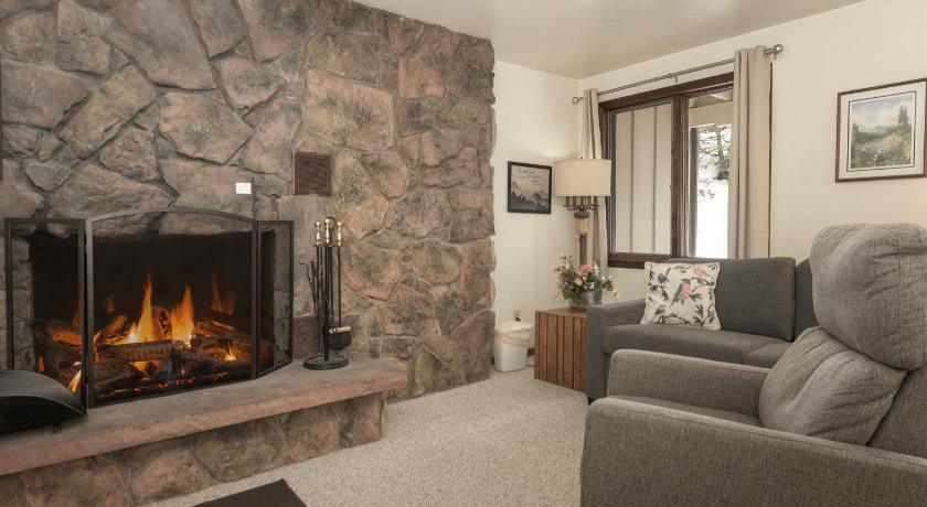 Hideaway Village Alpine 4