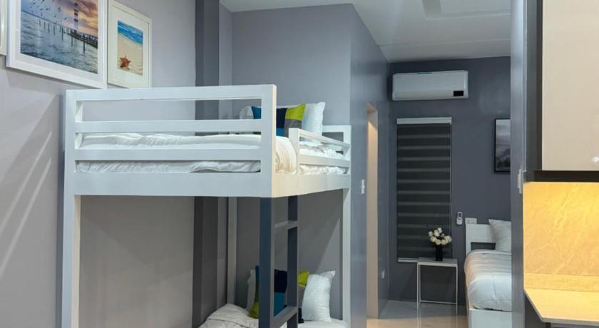 Image of Suite with Pool View 6