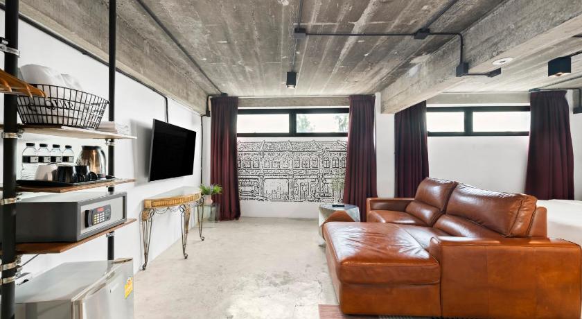 Image of Family Room 10