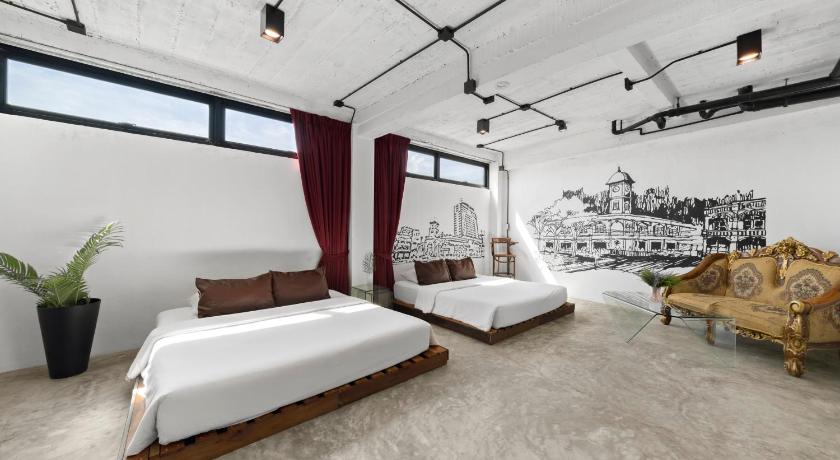 Image of Family Room 1