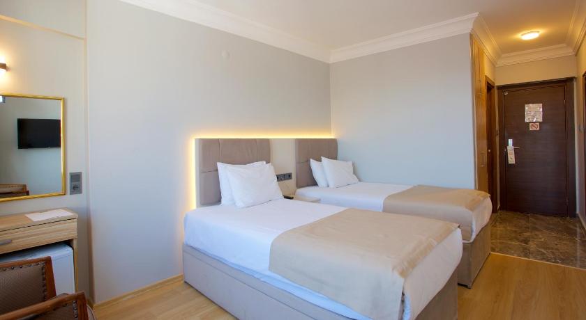 Grand Ant Hotel - image 12