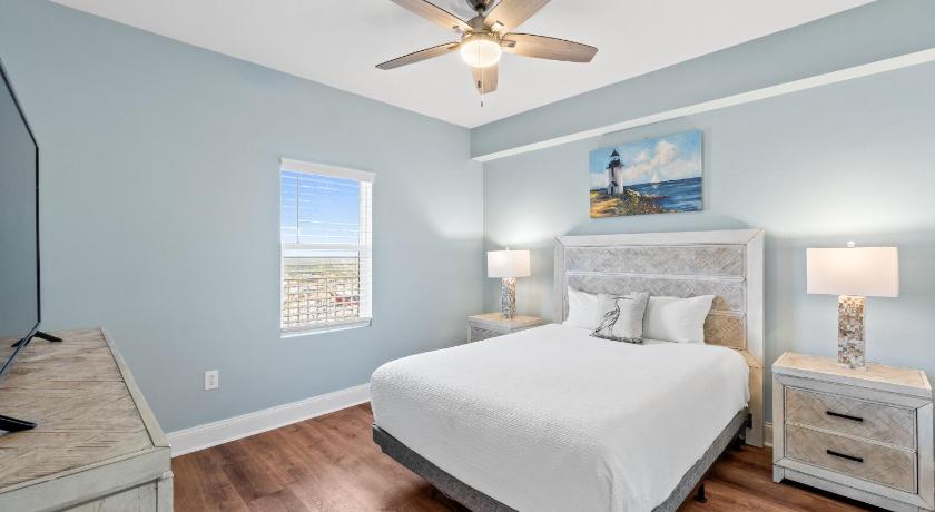 Image of Apartment with Sea View 4