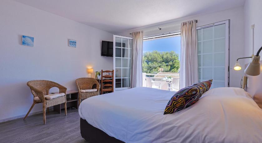Image of Superior Double Room with Sea View 3