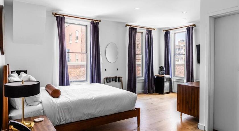 Canal View, DTWN Bangor, Steps to great Restaurants, Room # 210