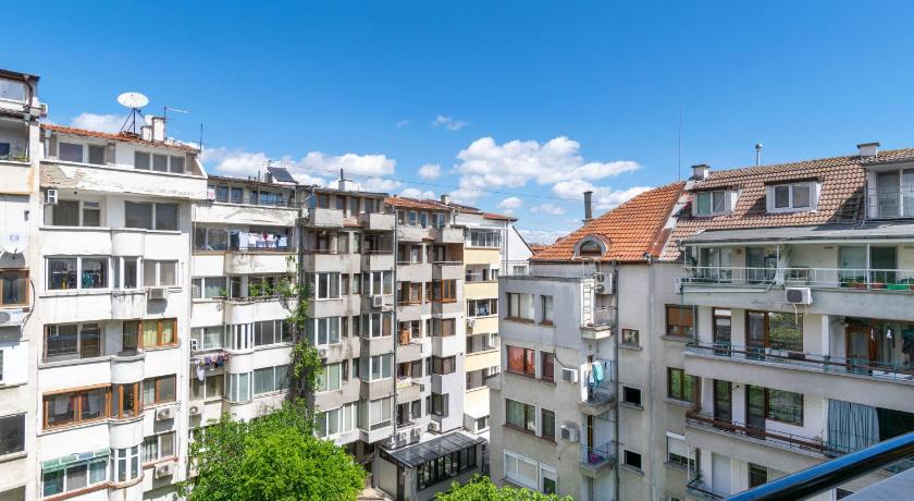 JOY APARTMENT BURGAS CENTER PRIVATE PARKING - image 2