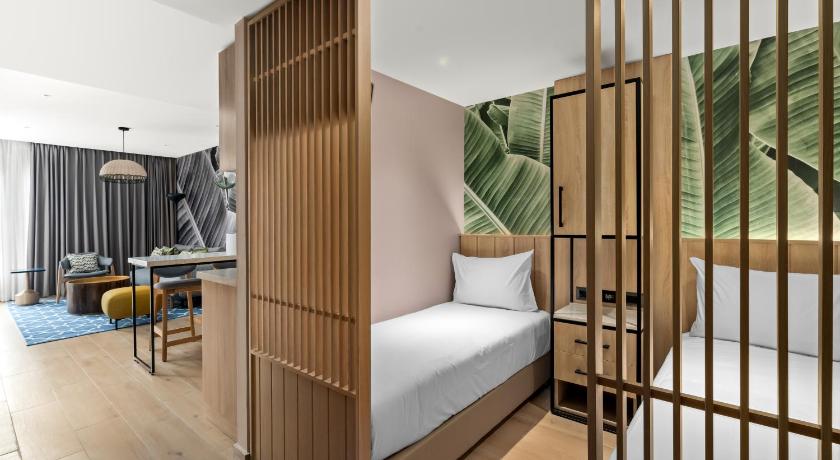 Image of Suite 7
