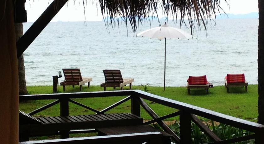 Image of Double Room with Beach Front 3