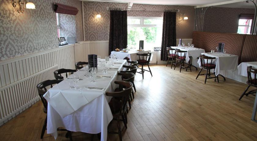 5 Corners Guest Inn - image 3