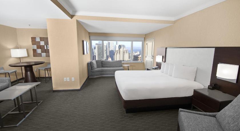 Image of SKYLINE VIEW - JUNIOR SUITE 1 KING BED 7