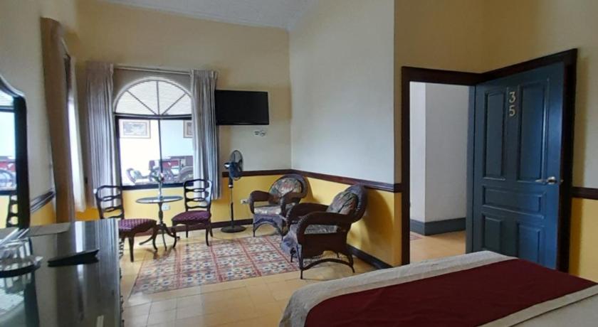 Image of Superior Queen Room - Non-Smoking 4
