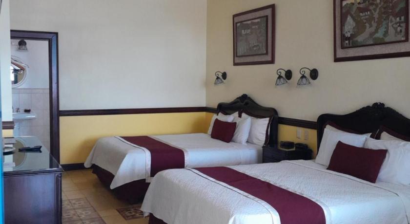 Image of Deluxe Queen Room with Two Queen Beds 4
