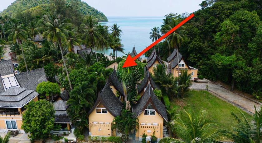 Image of Four-Bedroom Villa with Garden View 9