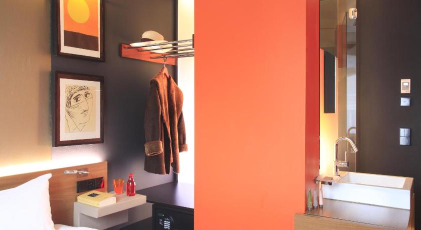 Image of Two Adjacent Classic Rooms 4