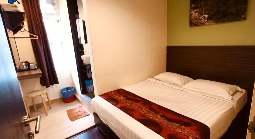 Image of Deluxe Queen Room 0