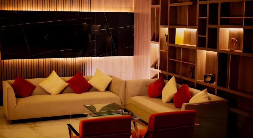 AHLIN TWO SERVICED APARTMENTS - image 7