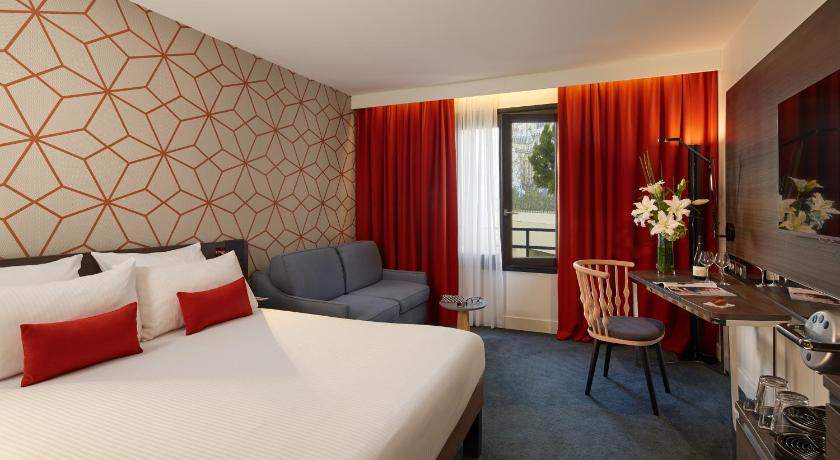 Executive Room with 1 queen size bed and 1 double sofa bed fotója 0