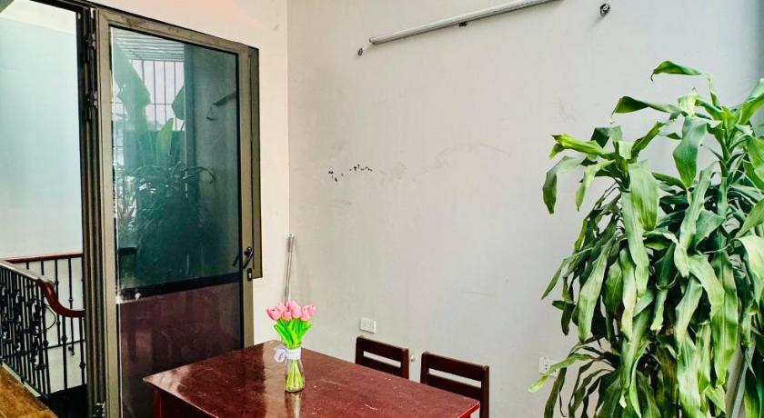 ハノイ Sunny home - Ancient street view - Hoan Kiem lake by The Little Home 3つ星 ゲストハウス レストラン