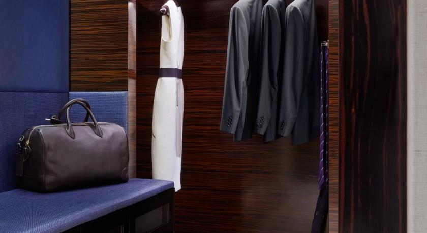 Image of Deluxe Room King 7