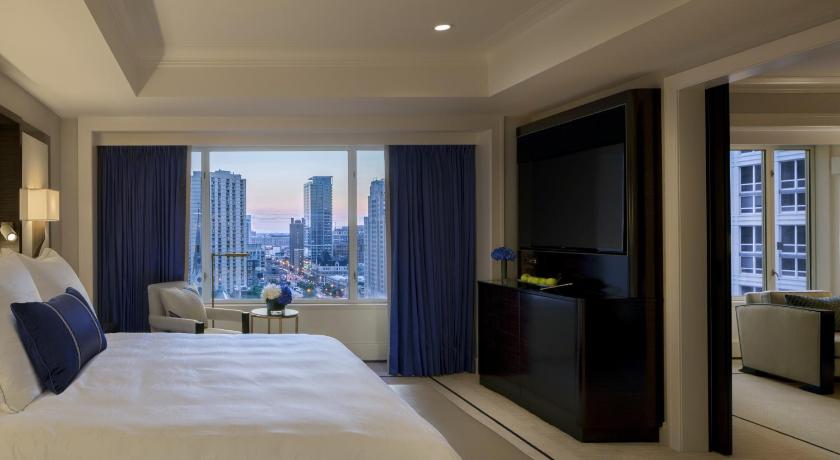 Image of Deluxe Suite 0