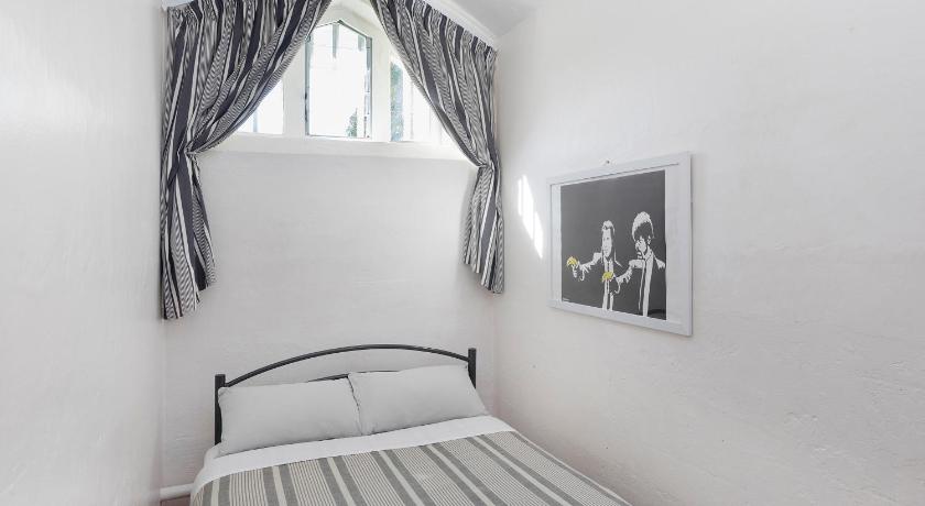 Image of Double Room Shared Bathroom 5